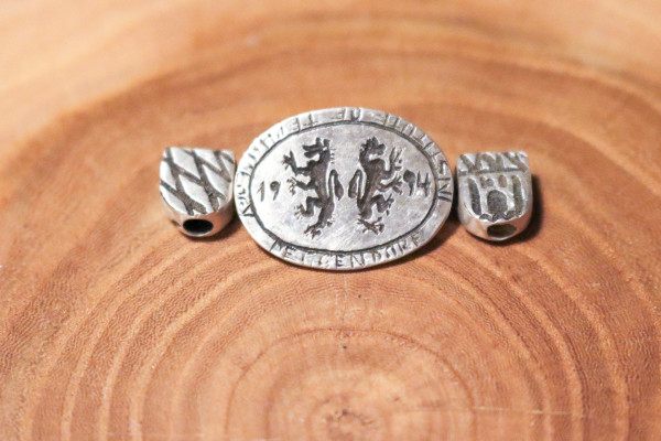 Handgemacht: THD Siegel Anhänger für Armkette mit Wappen in Silber-Schwarz