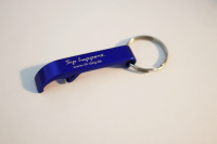 Schlüsselanhänger Flaschenöffner "Sip happens." | THD Schlüsselanhänger Flaschenöffner "Sip happens." | THD