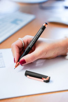 Gelschreiber THD | DIT mit roségoldener Zierleiste | Schwarz Gelschreiber THD | DIT mit roségoldener Zierleiste | Schwarz