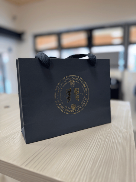 Luxuriöse Geschenktüte mit THD-Siegel in Gold